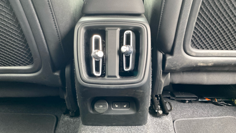 Volvo XC40 2.0 B3P Plus Black Edition 5dr Auto Petrol Estate